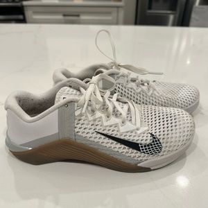 Nike metcon 6 - size 5.5 (women’s 7.0)
